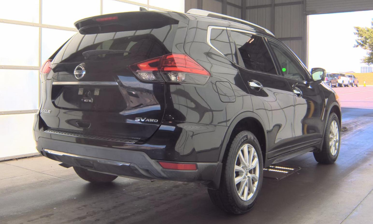 Vehicle photo 3