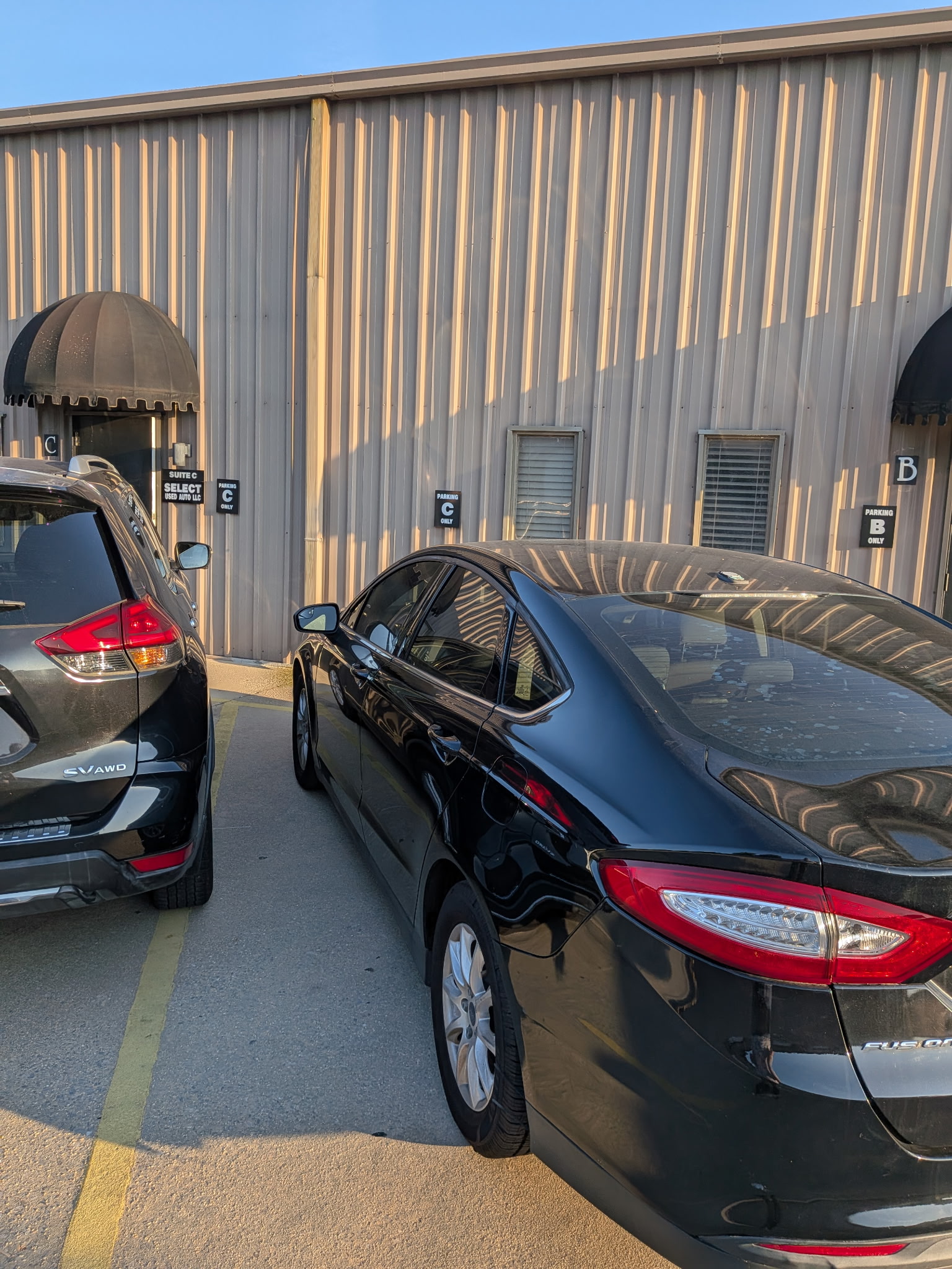Vehicle photo 2