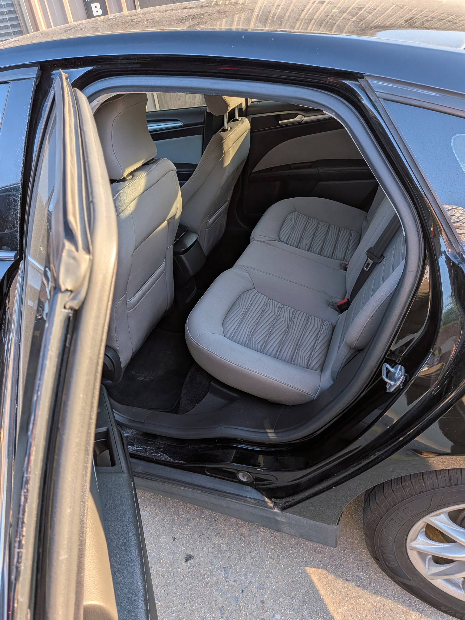 Vehicle photo 5